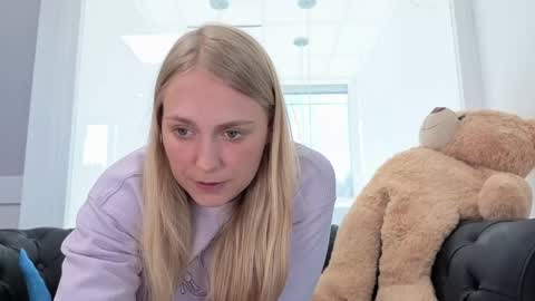 Elise online show from May 9, 12:40 pm
