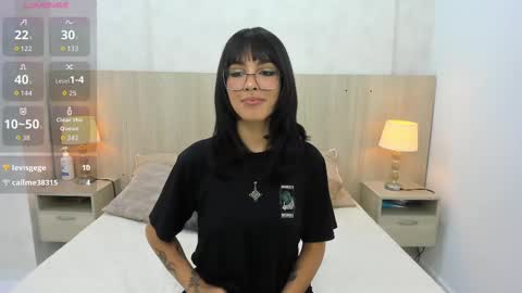 Snapshot of skinny_emily chatting on October 5, 3:33 am Emily Rojas online show from October 5, 3:33 am