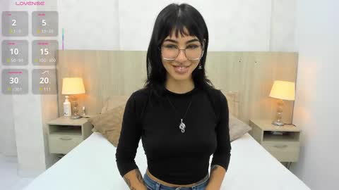 Snapshot of skinny_emily chatting on September 17, 7:34 pm Emily Rojas online show from September 17, 7:34 pm