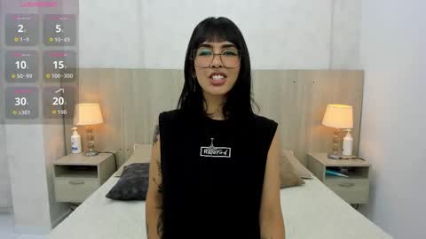 Snapshot of skinny_emily chatting on October 7, 4:06 am Emily Rojas online show from October 7, 4:06 am