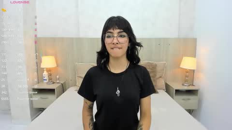 Snapshot of skinny_emily chatting on September 22, 7:34 pm Emily Rojas online show from September 22, 7:34 pm