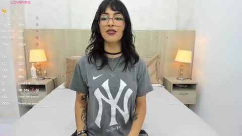 Snapshot of skinny_emily chatting on September 10, 7:36 pm Emily Rojas online show from September 10, 7:36 pm