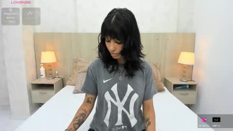 Snapshot of skinny_emily chatting on September 27, 7:54 pm Emily Rojas online show from September 27, 7:54 pm