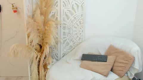 SkinnyGirl online show from January 9, 7:40 pm