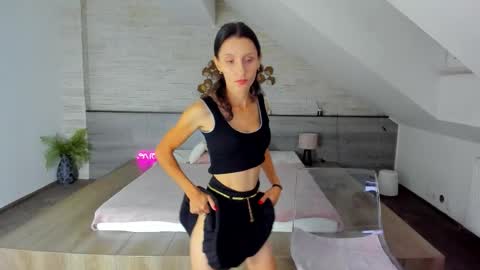 Snapshot of skinnystar_ chatting on September 19, 4:44 am Julia online show from September 19, 4:44 am