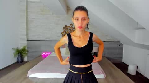 Snapshot of skinnystar_ chatting on October 3, 4:17 am Julia online show from October 3, 4:17 am