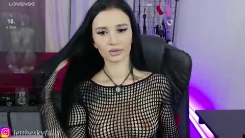 Snapshot of sky011fall chatting on September 11, 9:37 pm Eliza online show from September 11, 9:37 pm