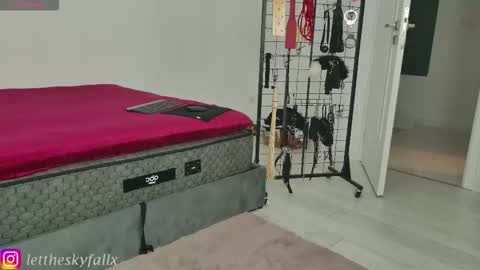 Snapshot of sky011fall chatting on October 10, 10:03 pm Eliza online show from October 10, 10:03 pm