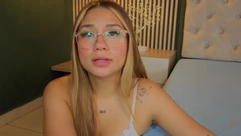 Snapshot of sky_collinss chatting on October 4, 8:46 pm Sky online show from October 4, 8:46 pm