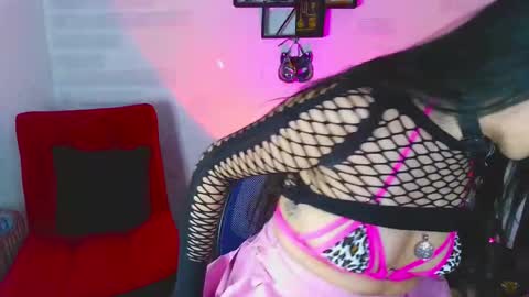 Snapshot of sky_girl1 chatting on January 25, 1:32 am Mile online show from January 25, 1:32 am