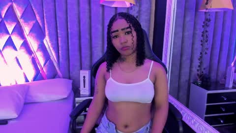 skylerbloom online show from April 23, 9:06 pm