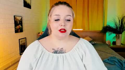 Snapshot of sladadeew chatting on October 12, 6:16 am Slada Deew online show from October 12, 6:16 am