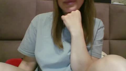 Snapshot of sladkiegubki chatting on February 7, 8:11 am Sladkiegubki online show from February 7, 8:11 am