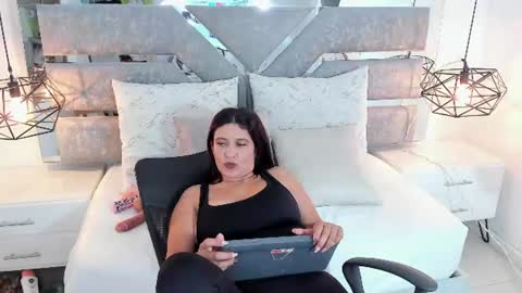 slut_milf_ online show from July 6, 7:05 pm