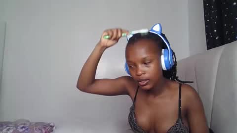 smiley luv1 online show from December 17, 8:29 am