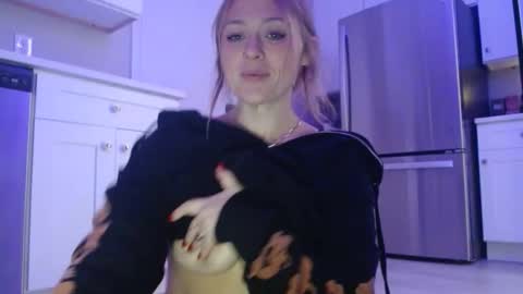 sneakyalicek online show from February 11, 7:48 pm