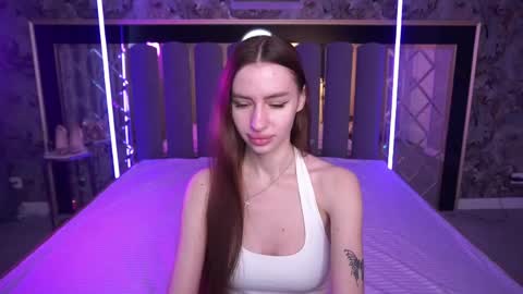 snow_whiteeex online show from April 25, 5:43 am