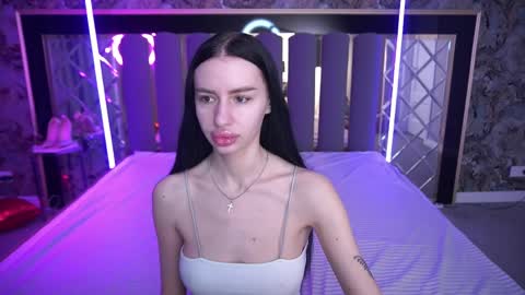 snow_whiteeex online show from April 5, 5:50 am