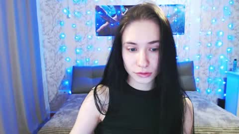 SnowWhate 00 online show from April 19, 5:02 pm