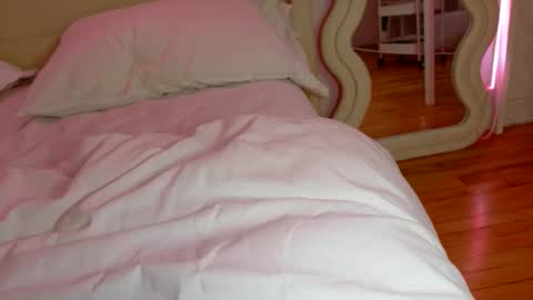 Babygirl Ivy online show from April 24, 11:40 pm