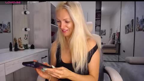 Monna online show from November 29, 3:27 pm