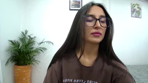 Snapshot of soffi_rousel_ chatting on February 11, 5:18 pm soffi_rousel_ online show from February 11, 5:18 pm
