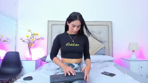 sofhyalove online show from June 13, 9:01 pm
