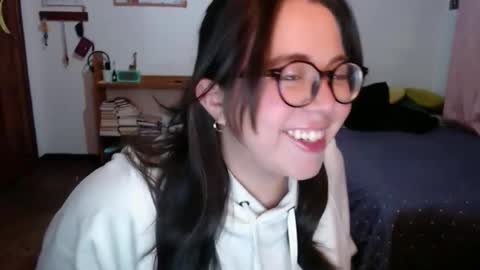 Sofi Lynch online show from May 6, 8:07 am