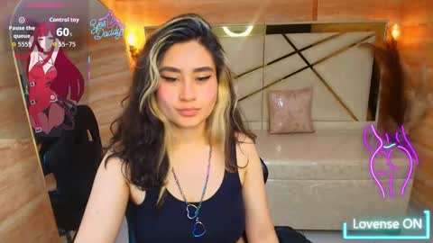 sofi_r_ online show from February 19, 3:11 pm