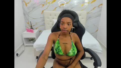 sofia_echeverri online show from April 24, 12:52 pm