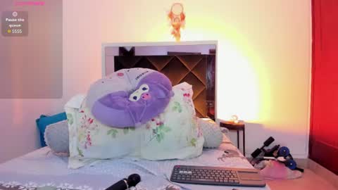 Sofia walke online show from July 6, 11:40 pm