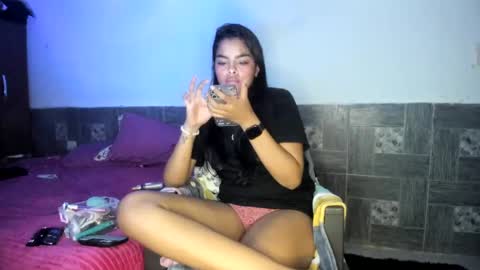 Snapshot of sofiacandy17 chatting on January 20, 3:26 am Danna Sofia online show from January 20, 3:26 am