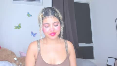 sofiacastillo01 online show from April 21, 1:42 am