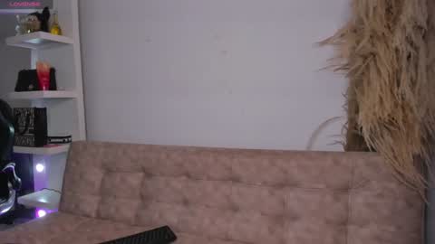 Snapshot of sofiasweett1 chatting on January 16, 9:27 am online show from January 16, 9:27 am