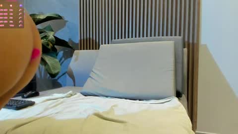 SOFIE modelo independiente     11pm   - 5am hora colombia online show from April 11, 7:45 am