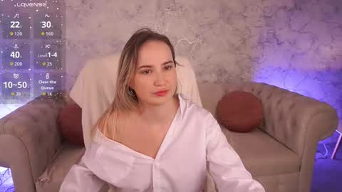 Snapshot of sofiebloom chatting on October 7, 11:31 pm Sofie online show from October 7, 11:31 pm