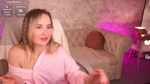 Snapshot of sofiebloom chatting on October 4, 11:42 pm Sofie online show from October 4, 11:42 pm