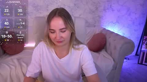 Snapshot of sofiebloom chatting on September 13, 11:13 pm Sofie online show from September 13, 11:13 pm