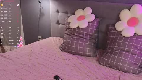 Snapshot of soft_babe chatting on September 27, 8:27 pm Milisa online show from September 27, 8:27 pm