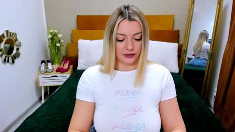 Snapshot of softpleasurex1 chatting on February 13, 7:03 am Softpleasurex online show from February 13, 7:03 am
