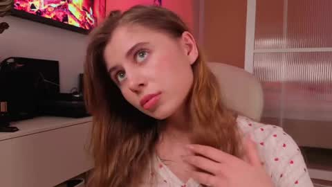 Andrea online show from April 25, 7:11 pm