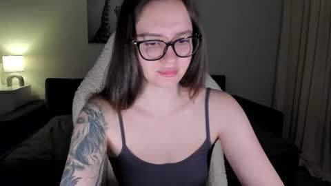 Snapshot of sonia_moon_ chatting on March 6, 2:19 am sonia_moon_ online show from March 6, 2:19 am