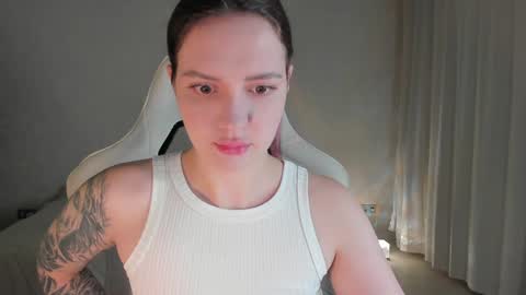 Snapshot of sonia_moon_ chatting on December 6, 1:18 am sonia_moon_ online show from December 6, 1:18 am