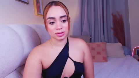 Sophia Roy online show from April 25, 2:14 pm