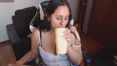 sophiaa_vega_ online show from April 26, 4:27 pm