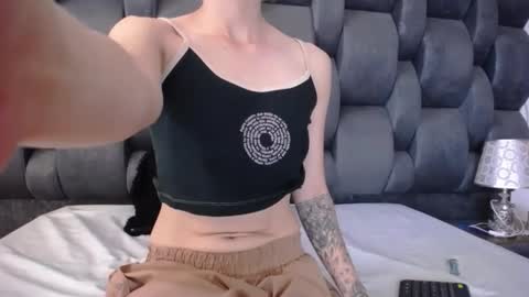 sophiamiller6 online show from April 25, 2:36 pm