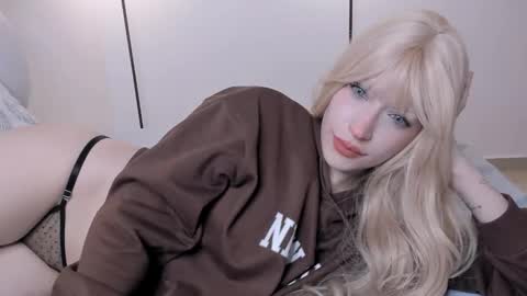 sophiarommie online show from November 29, 12:58 am