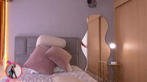 Snapshot of sophie_belton chatting on September 10, 6:52 pm sofia online show from September 10, 6:52 pm