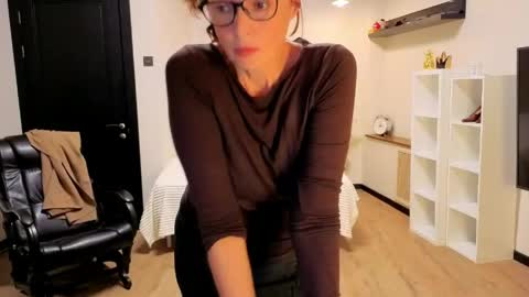 Sophie online show from May 6, 3:49 pm