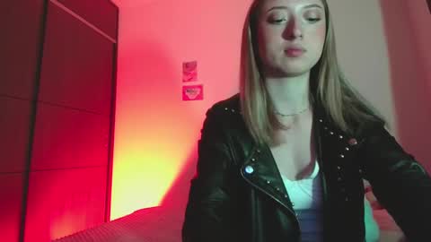 Sophie online show from December 16, 12:04 am